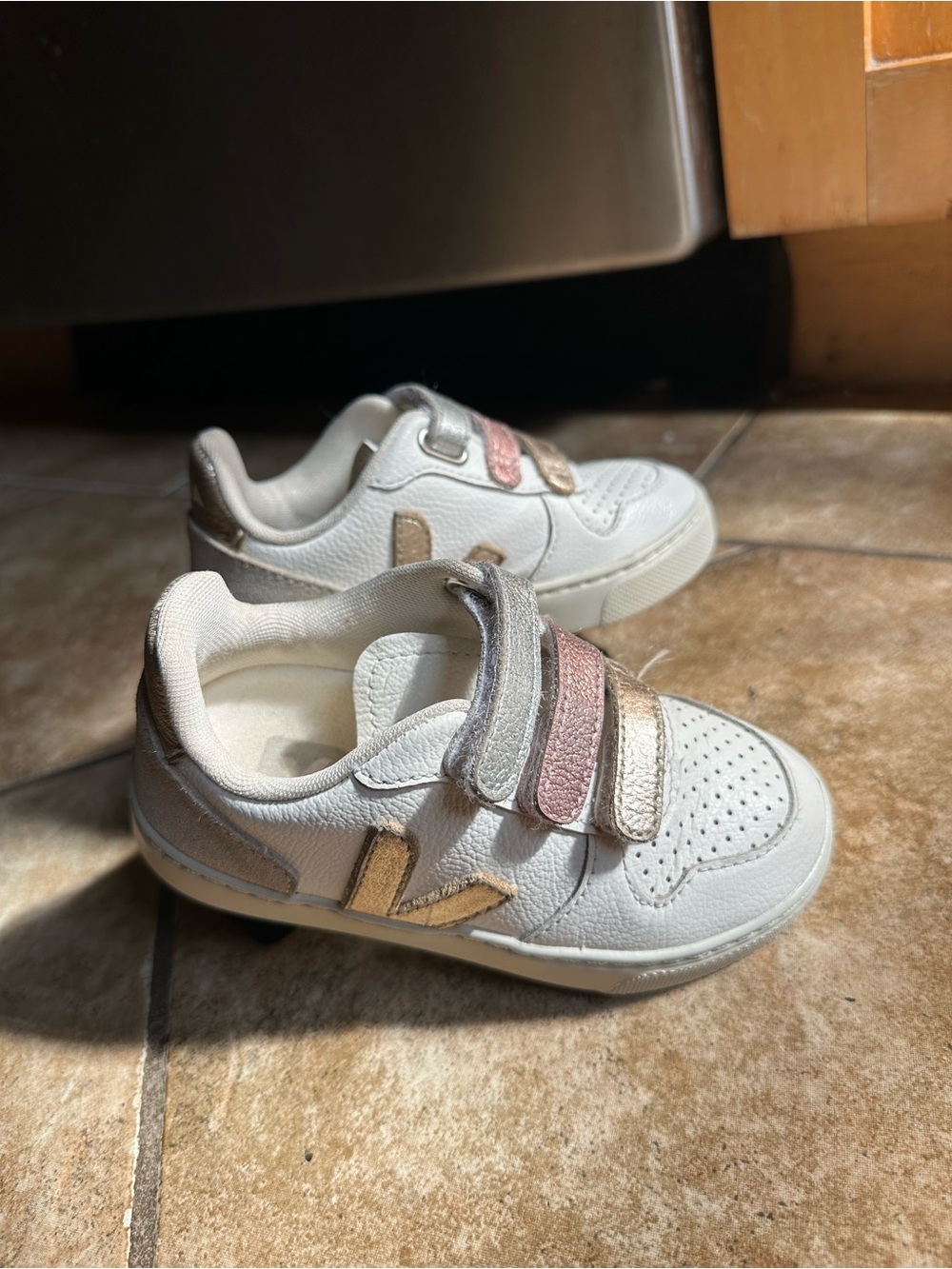 VEJA Unisex Small V 10 Chromefree Sneakers
